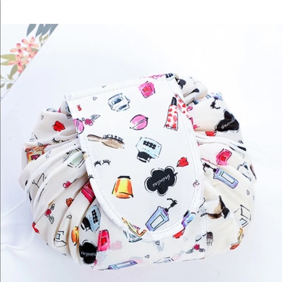 Drawstring makeup/toiletry Bag - Picture 5 of 6